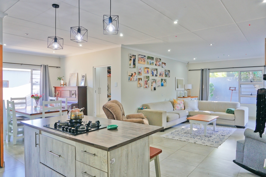 5 Bedroom Property for Sale in Sunrise On Sea Eastern Cape